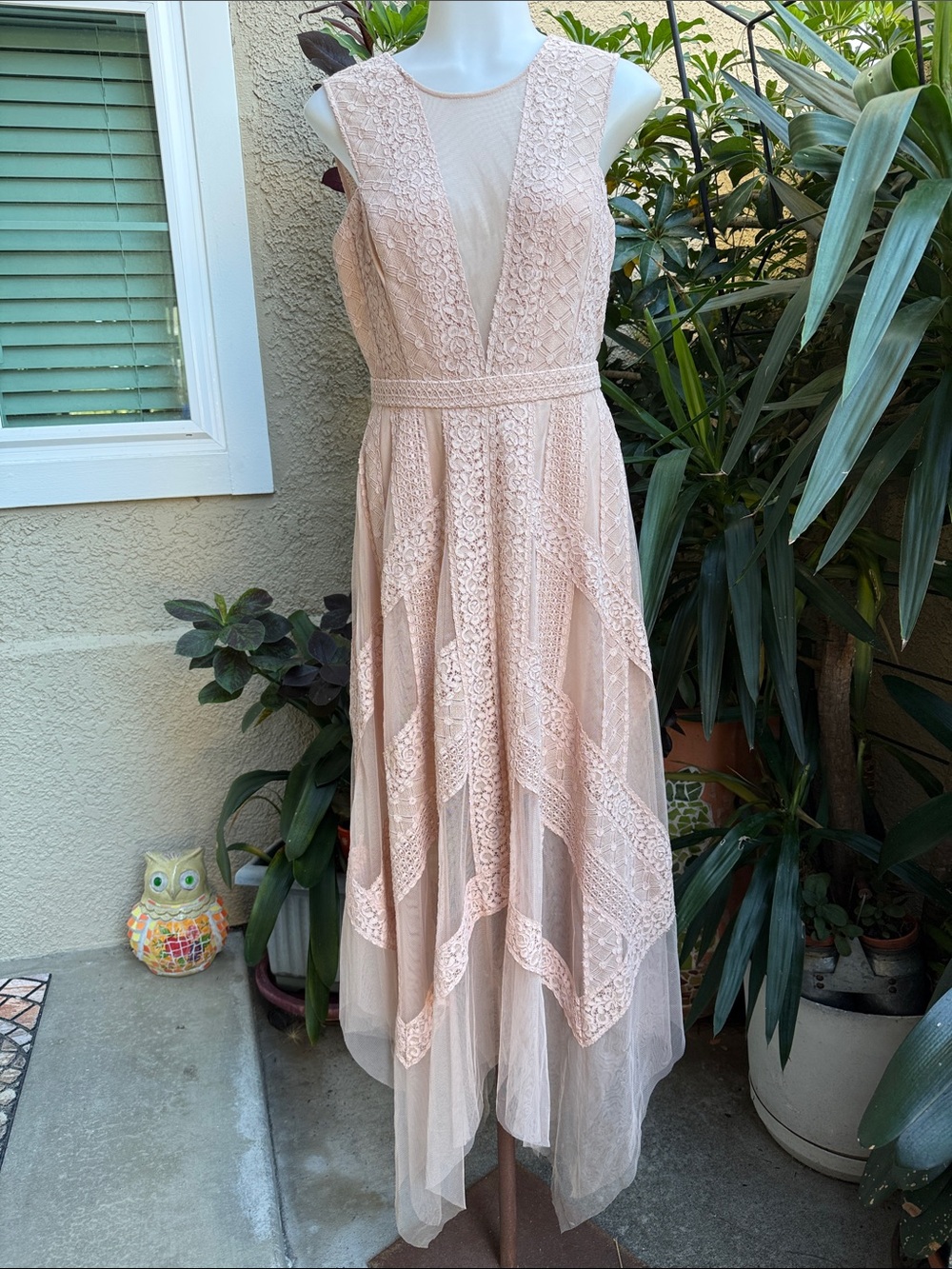 New BCBGMAXAZRIA Sleeveless Blush Lace Overlay Dress